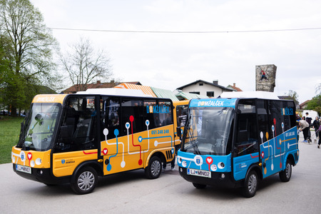 Uradni sprejem minibusov na dogodku Spoznajmo se - praznujmo skupaj; foto: GubancFoto 